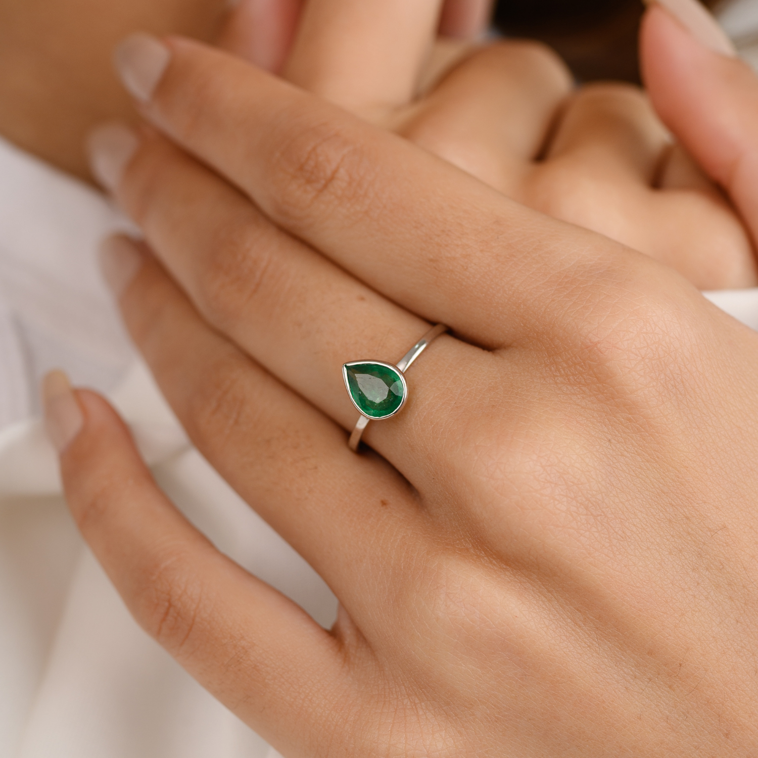 18K White Gold Emerald Statement Ring - vrjewels-us