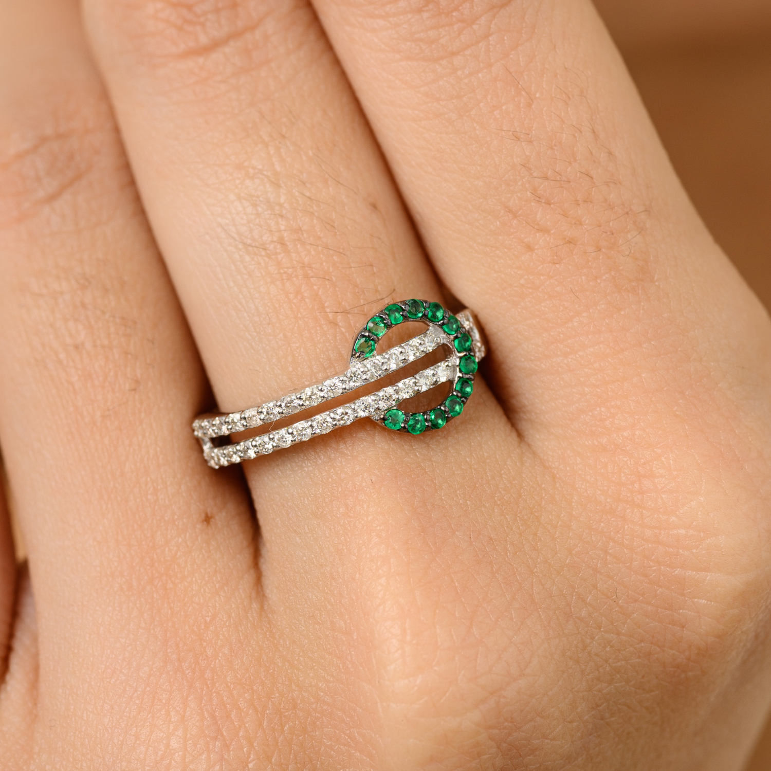18K Solid White Gold Belt Buckle Ring In Emerald & Diamond - vrjewels-us