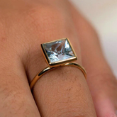 18K Gold Aquamarine Ring