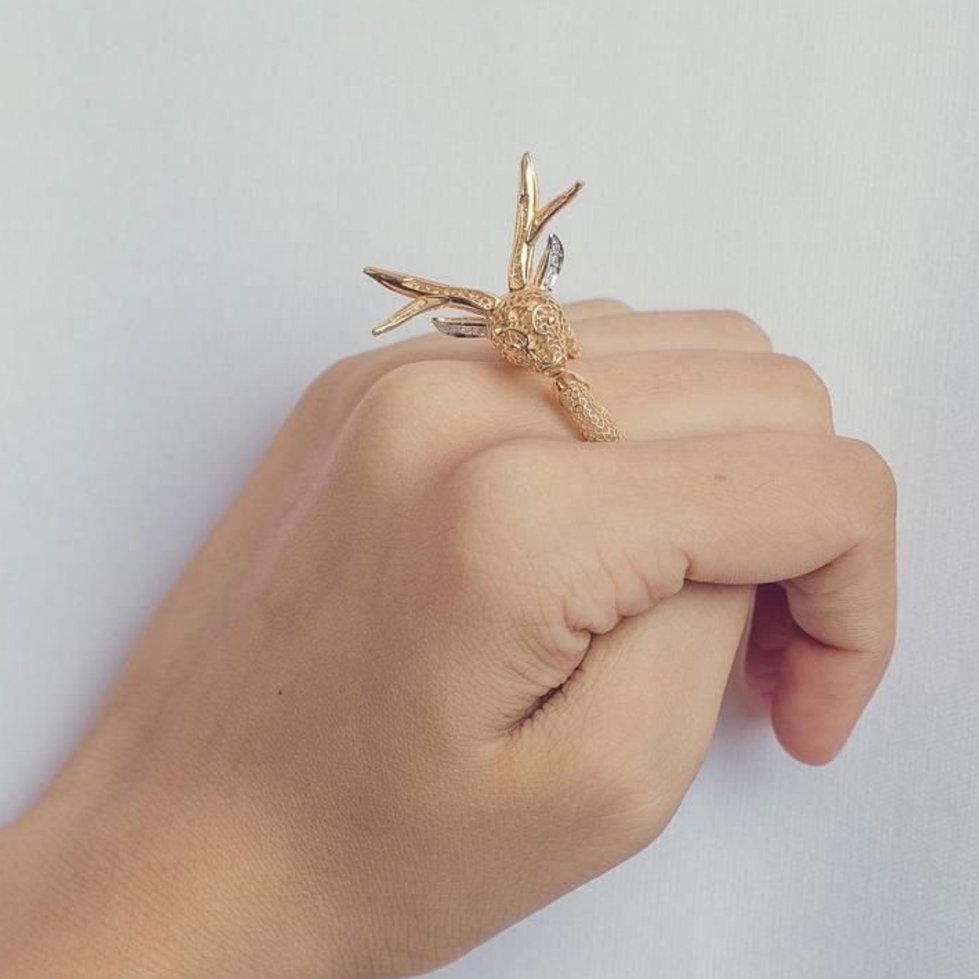 18K Gold Diamond Textured Reindeer Ring - vrjewels-us