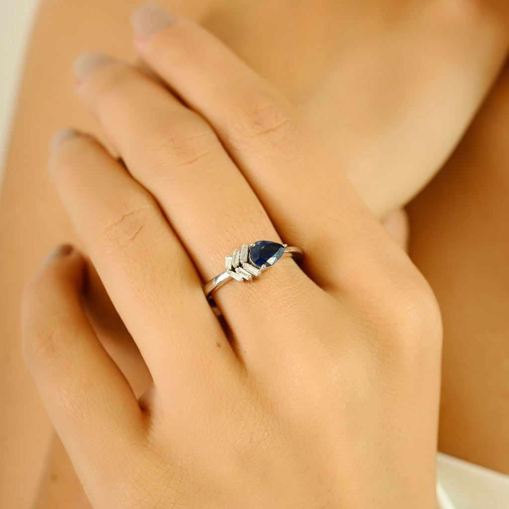 18K White Gold Blue Sapphire Diamond Ring Image