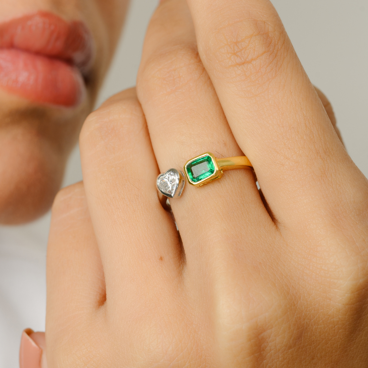 18K Gold Two Toned Emerald & Diamond Ring - vrjewels-us