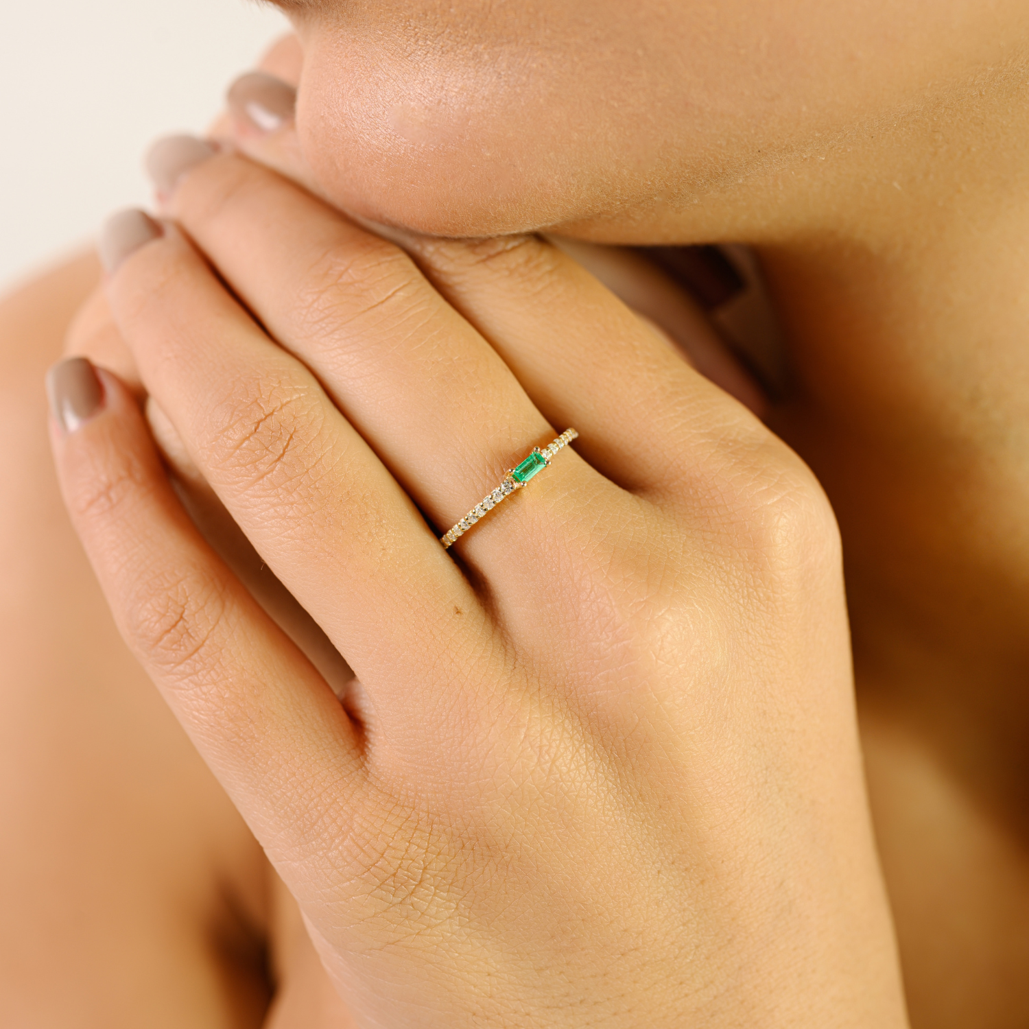 14k Yellow Gold Emerald Diamond Sleek Ring