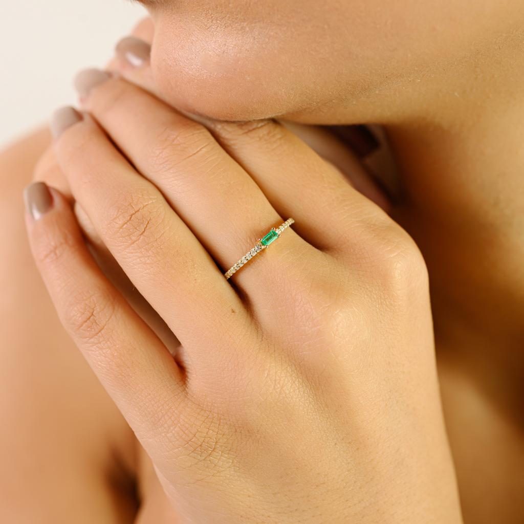 14k Yellow Gold Emerald Diamond Sleek Ring Image