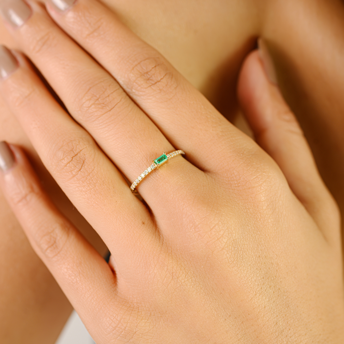 14k Yellow Gold Emerald Diamond Sleek Ring