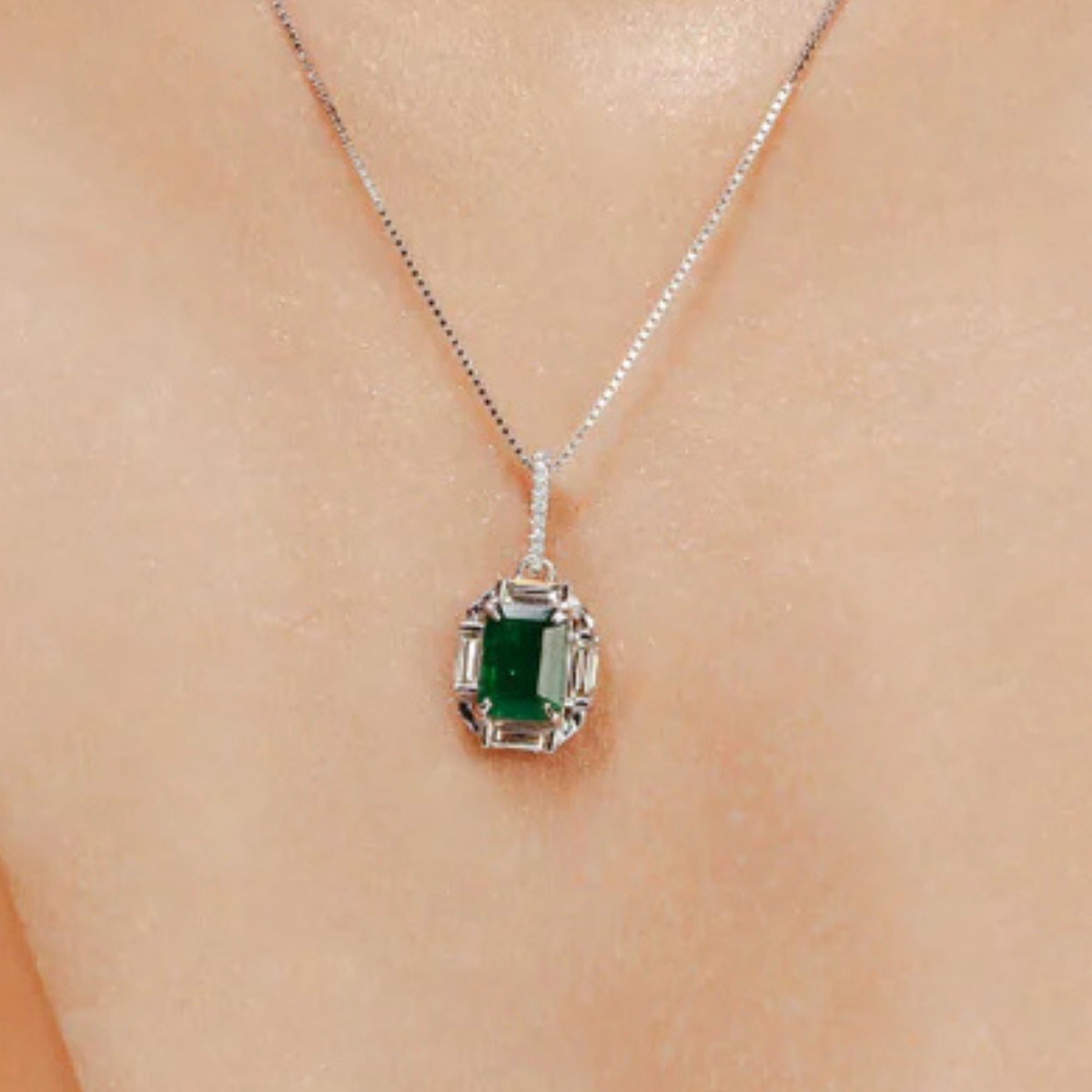 18K Gold Emerald Pendant