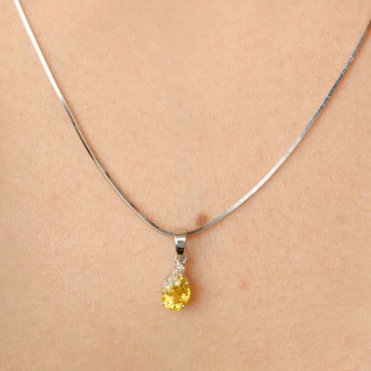 18K White Gold Yellow Sapphire Pendant