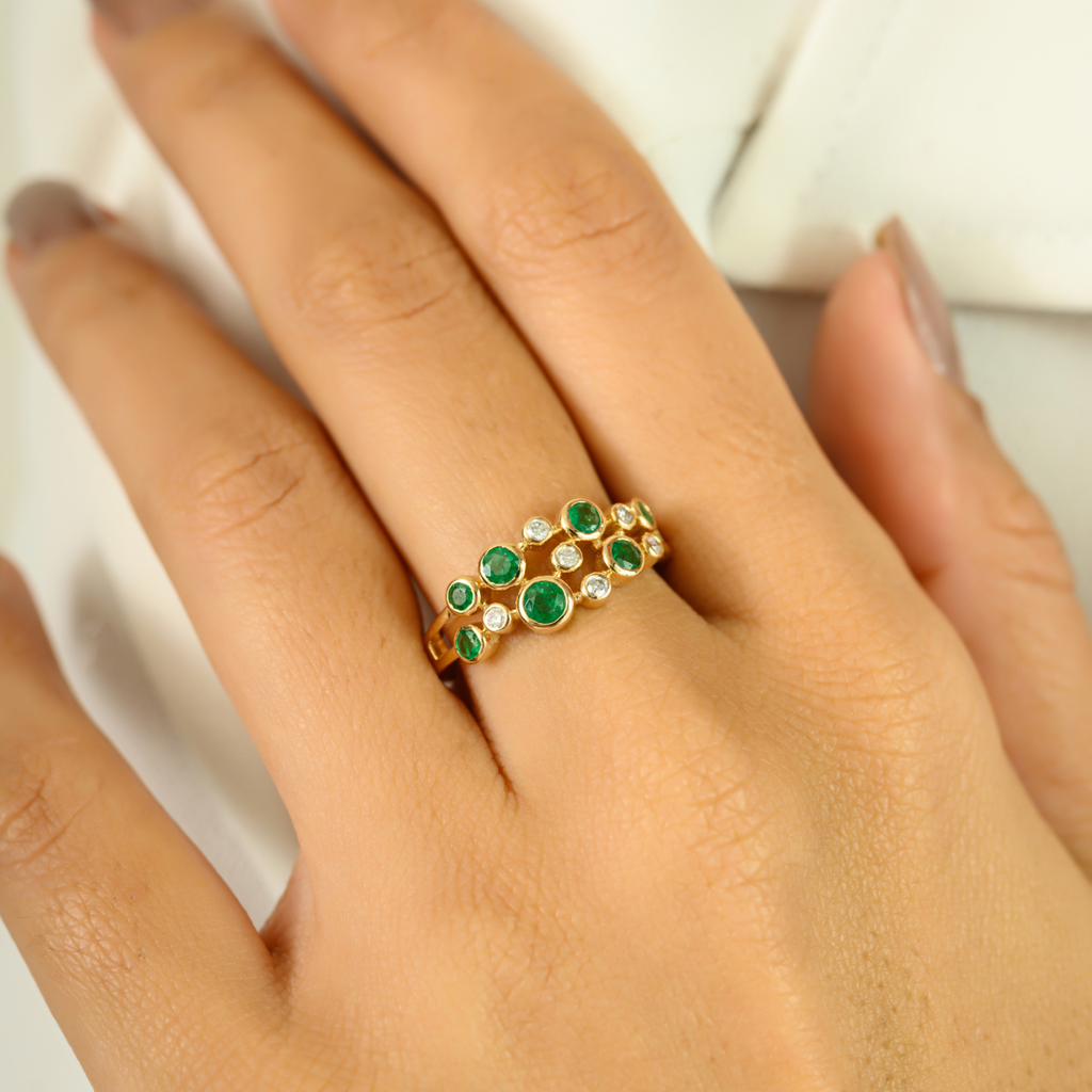 14K Solid Yellow Gold Emerald Bubble Band Image