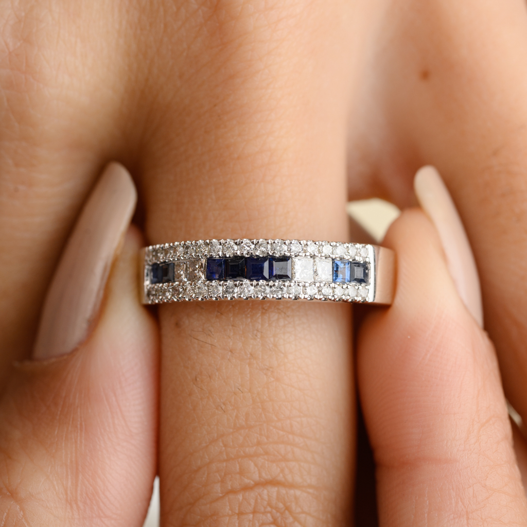 18k Gold Blue Sapphire Diamond Band Ring Image