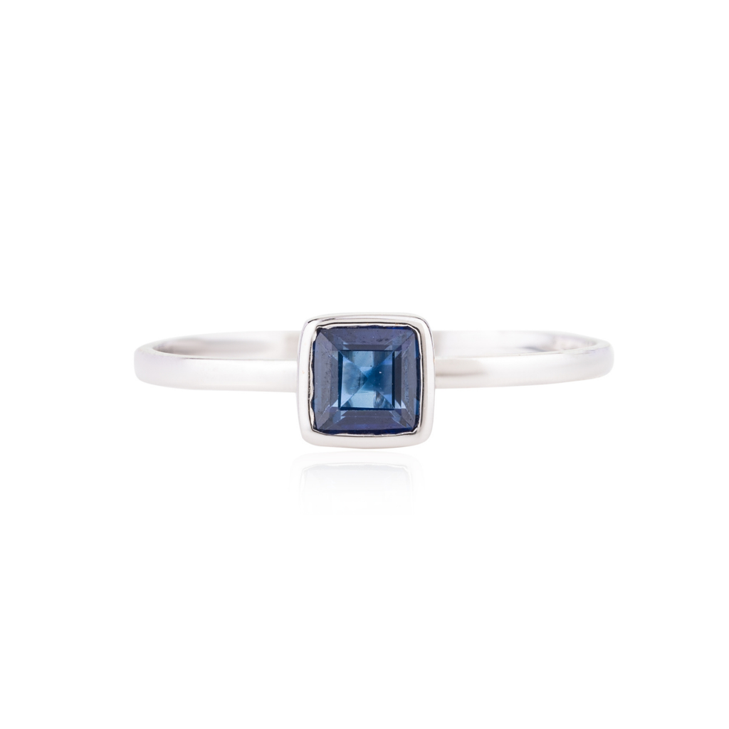 18K Gold Blue Sapphire Statement Ring Image