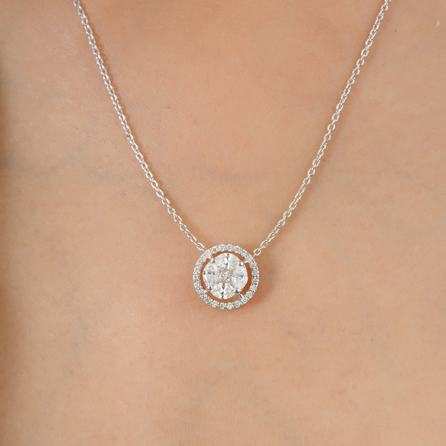 18K White Gold Brilliant Diamond Halo Pendant Necklace