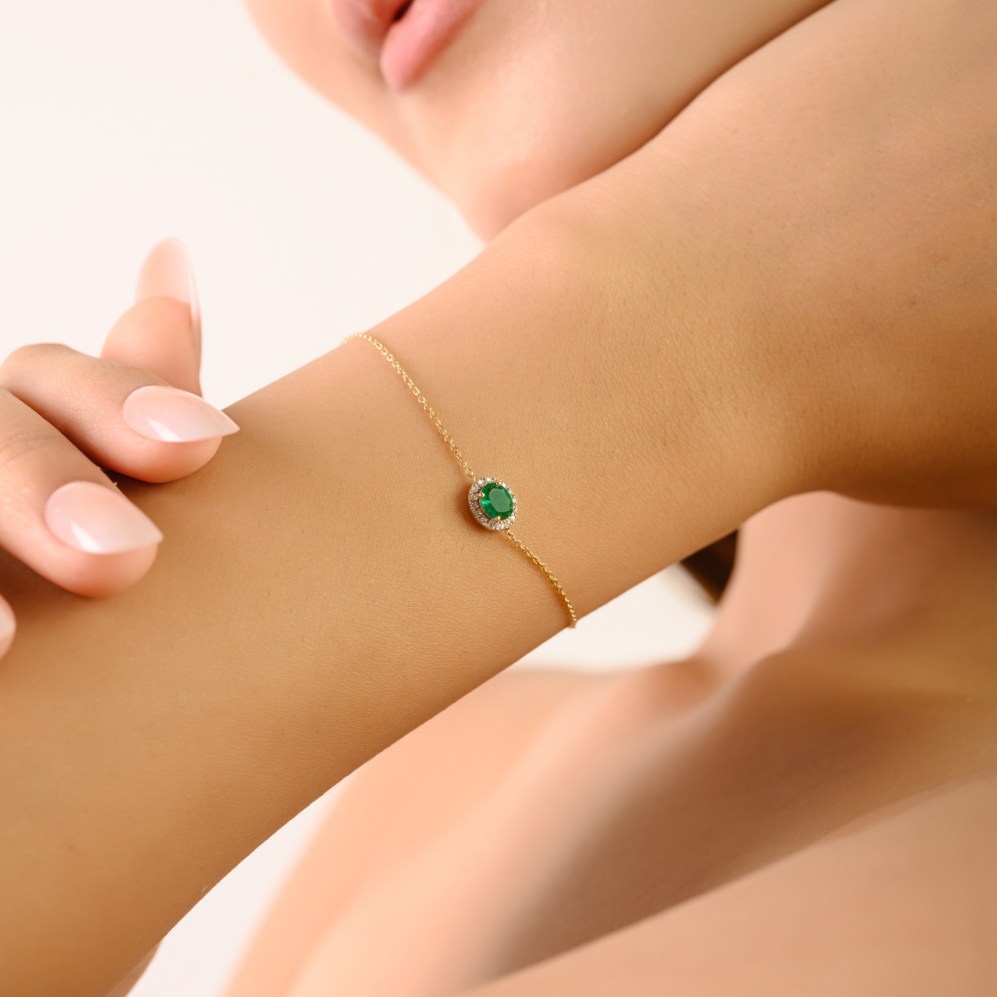 14K Modern Round Emerald Bracelet with Halo Diamonds