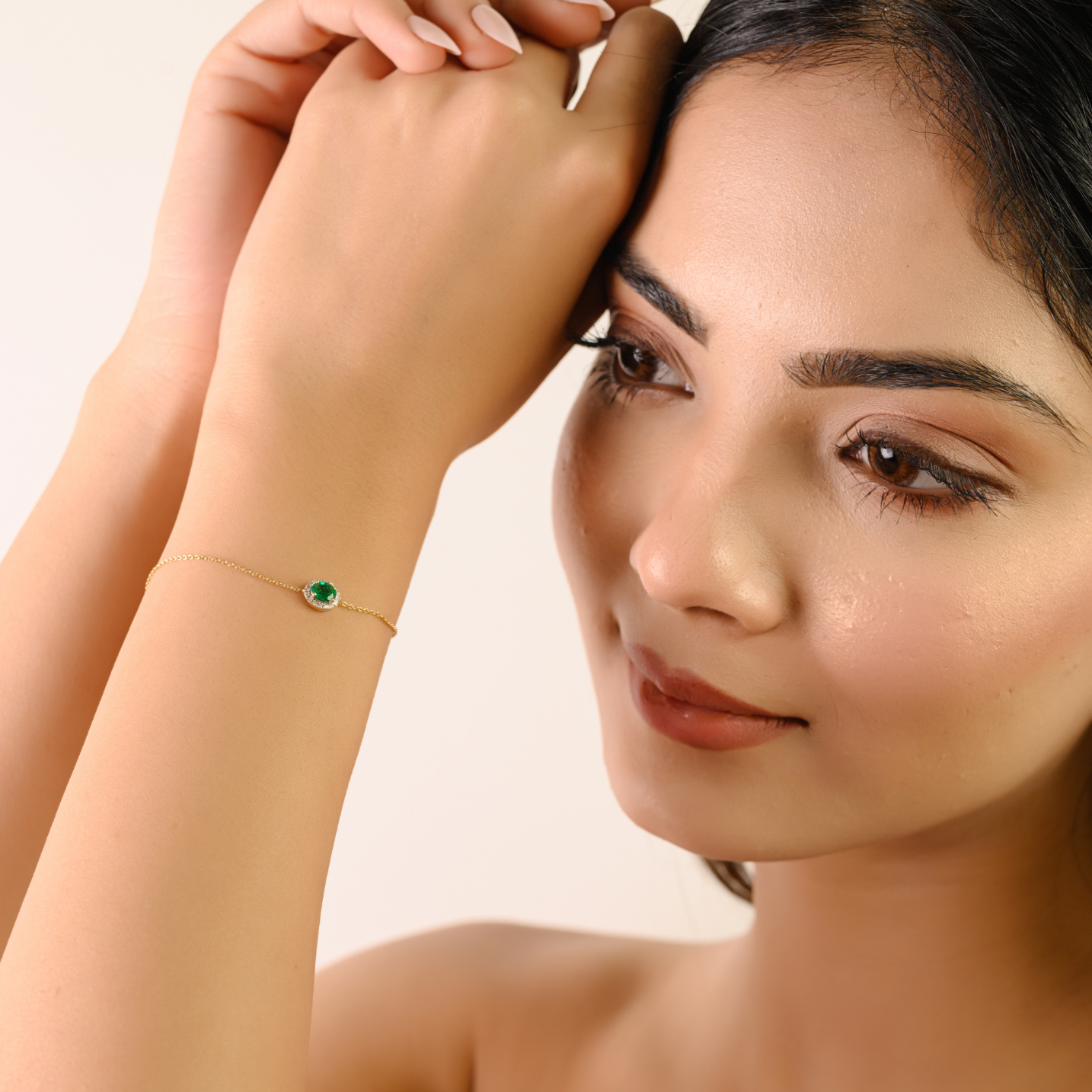 14K Modern Round Emerald Bracelet with Halo Diamonds