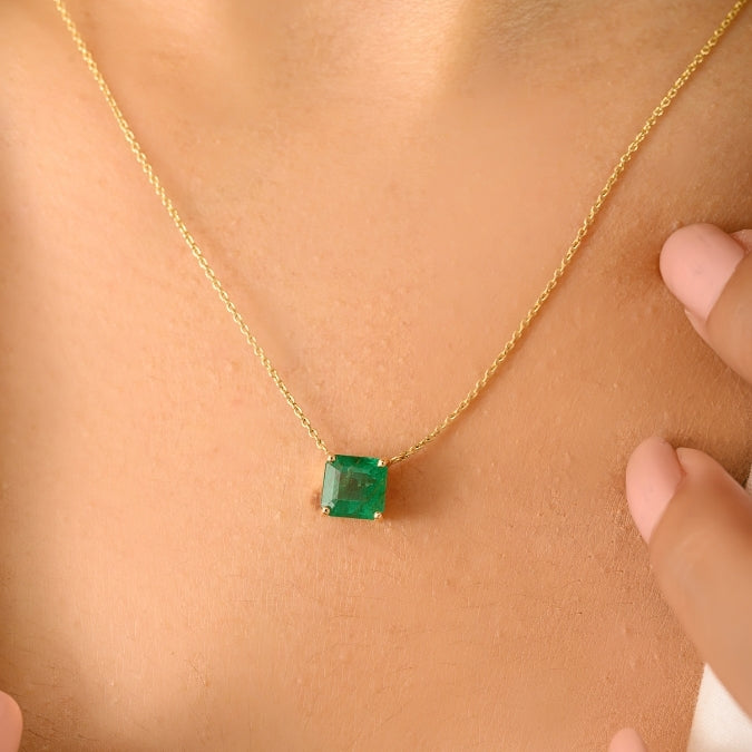 14K Gold Square Cut  1.51 ct Emerald Chain Necklace Image