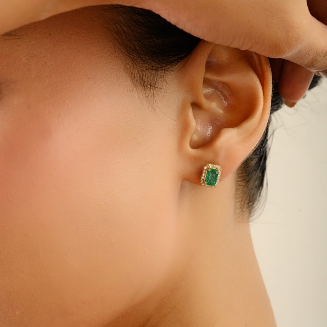 Classic 18K Gold Emerald Halo Diamond Stud Earring Set For Wedding Gfit Image