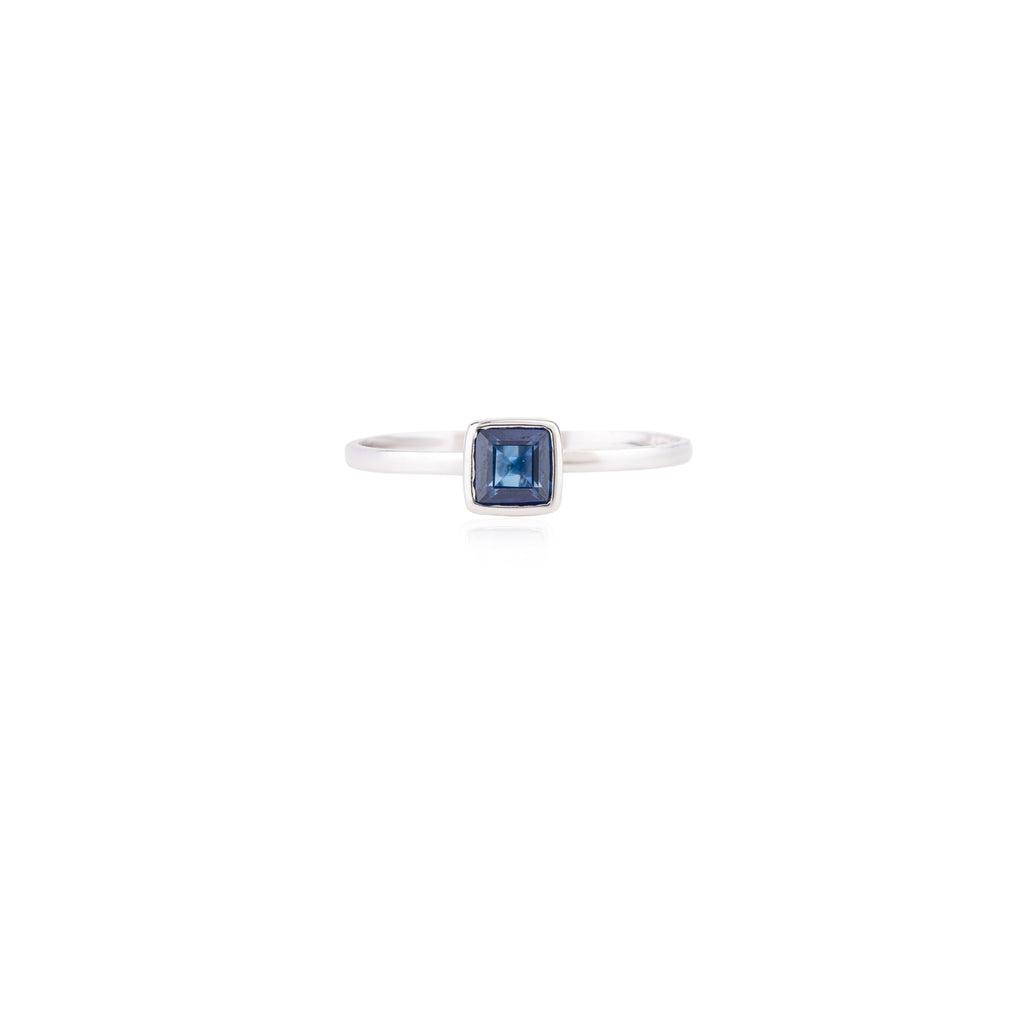 18K Gold Blue Sapphire Statement Ring Image