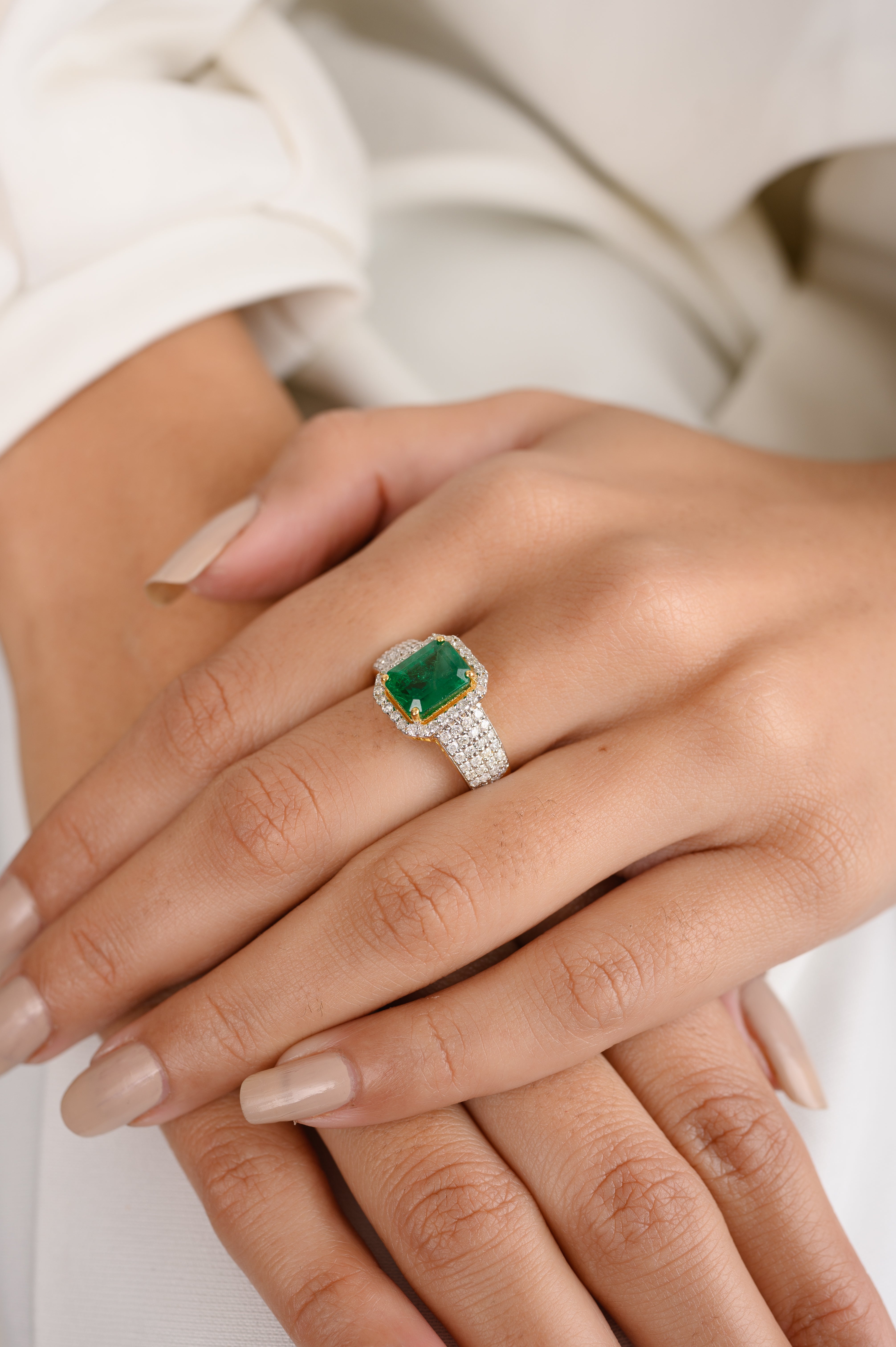 18K Gold Rare Emerald Diamond Solitaire Ring