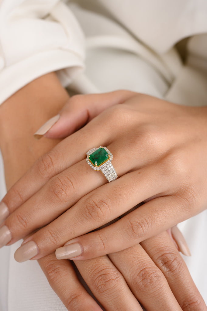 18K Gold Rare Emerald Diamond Solitaire Ring Image