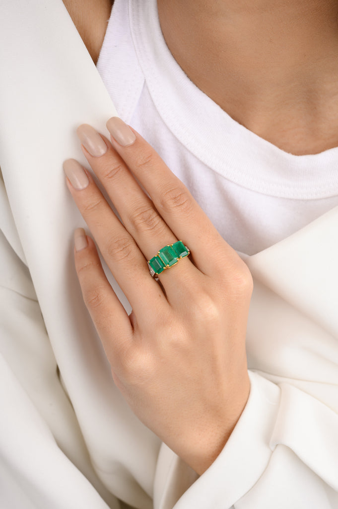 18K Gold Trillion Emerald Diamond Wedding Ring Image