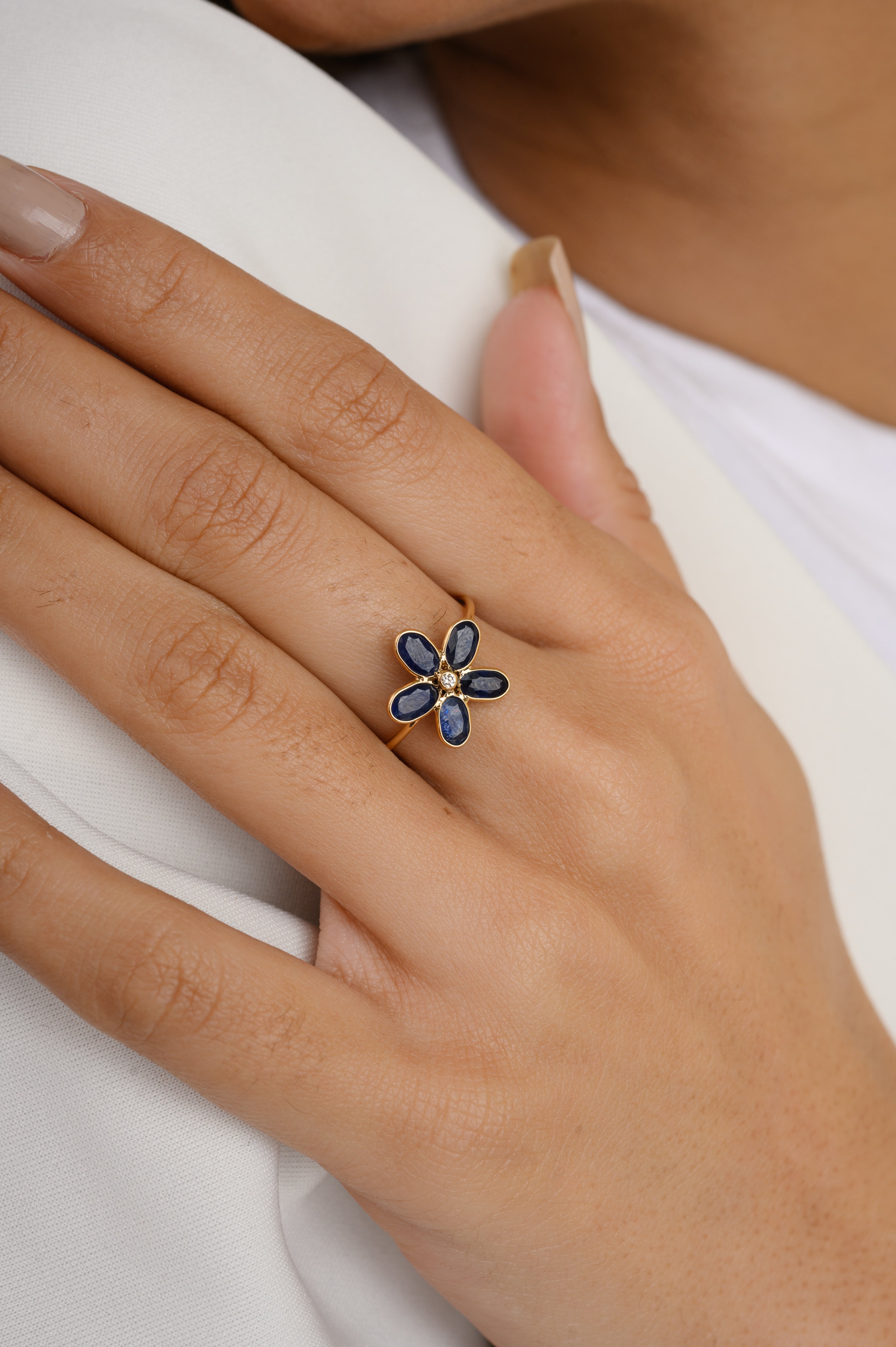 18K Gold Blue Sapphire Handmade Floral Ring