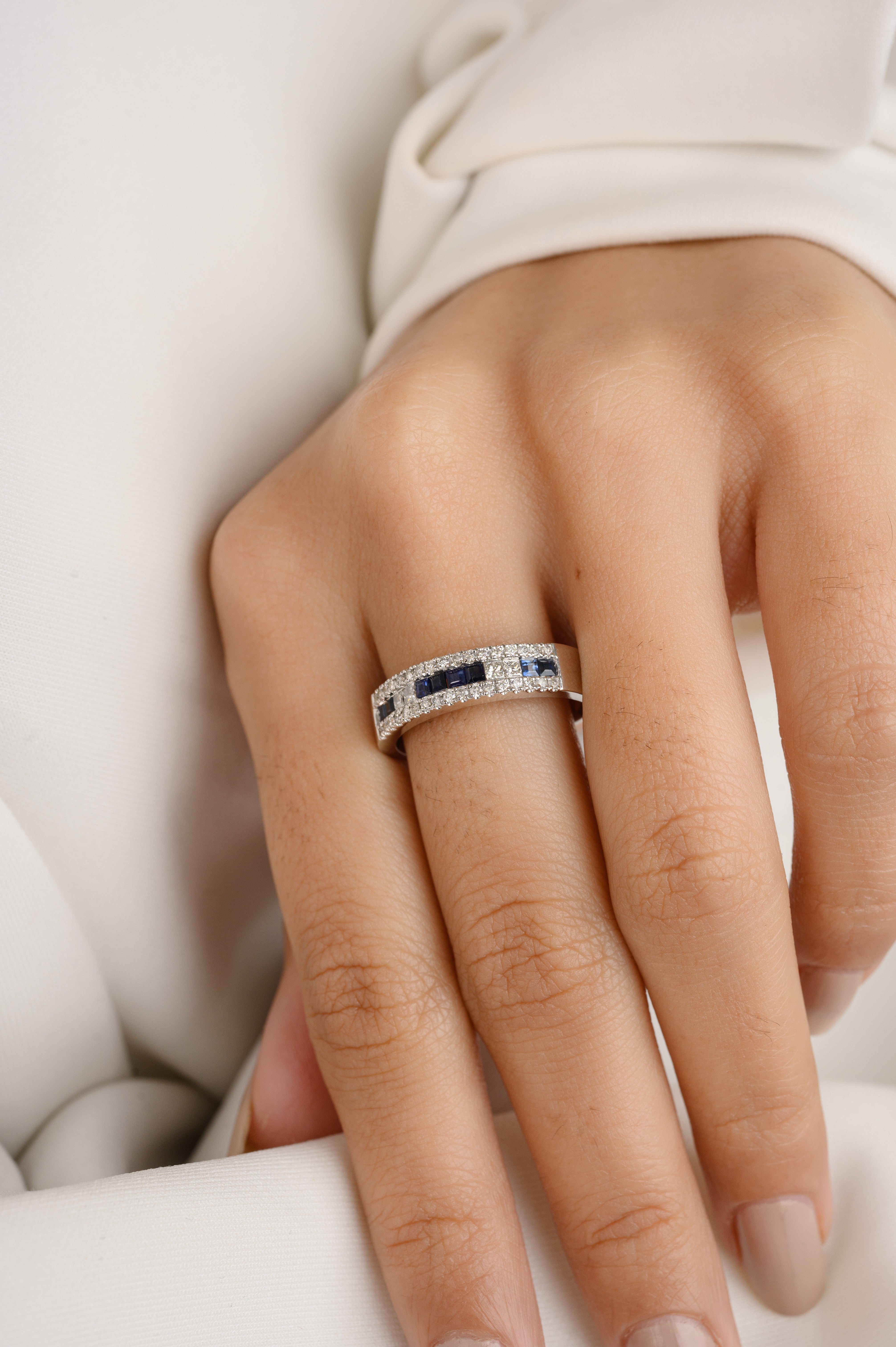 18k Gold Blue Sapphire Diamond Band Ring