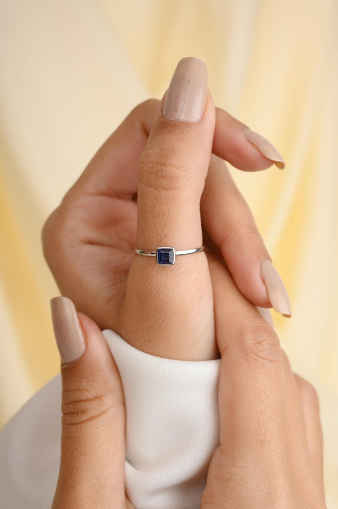 18K Gold Blue Sapphire Statement Ring Image