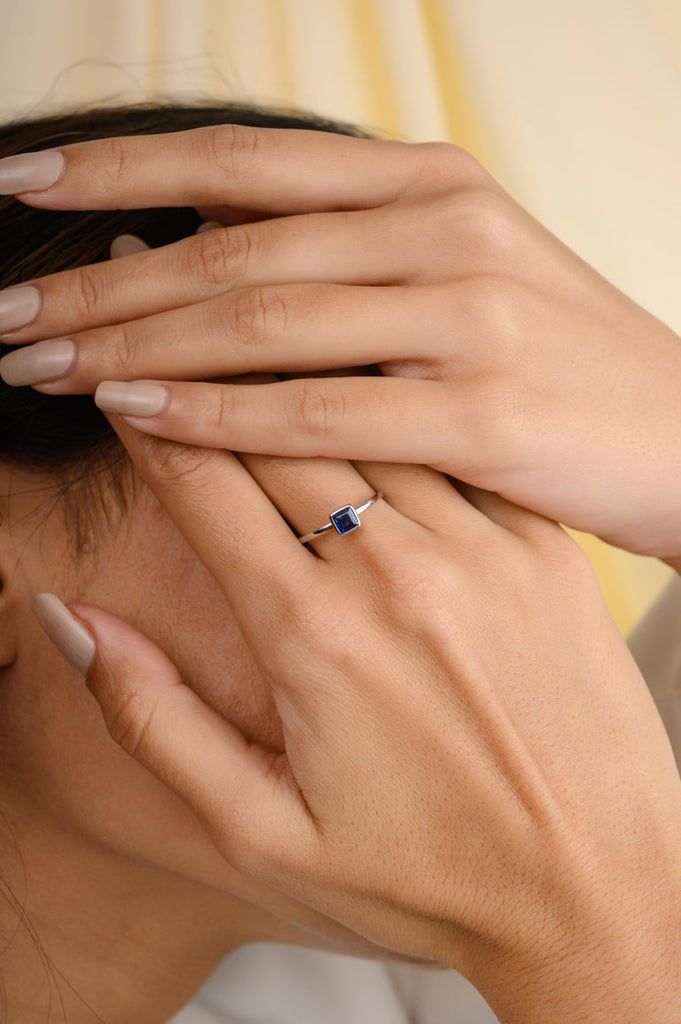 18K Gold Blue Sapphire Statement Ring Image