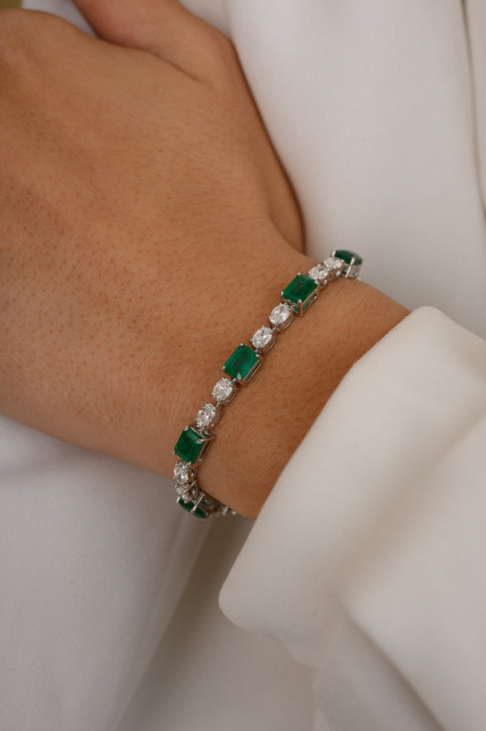 18K Gold Emerald Diamond Designer Bracelet Image