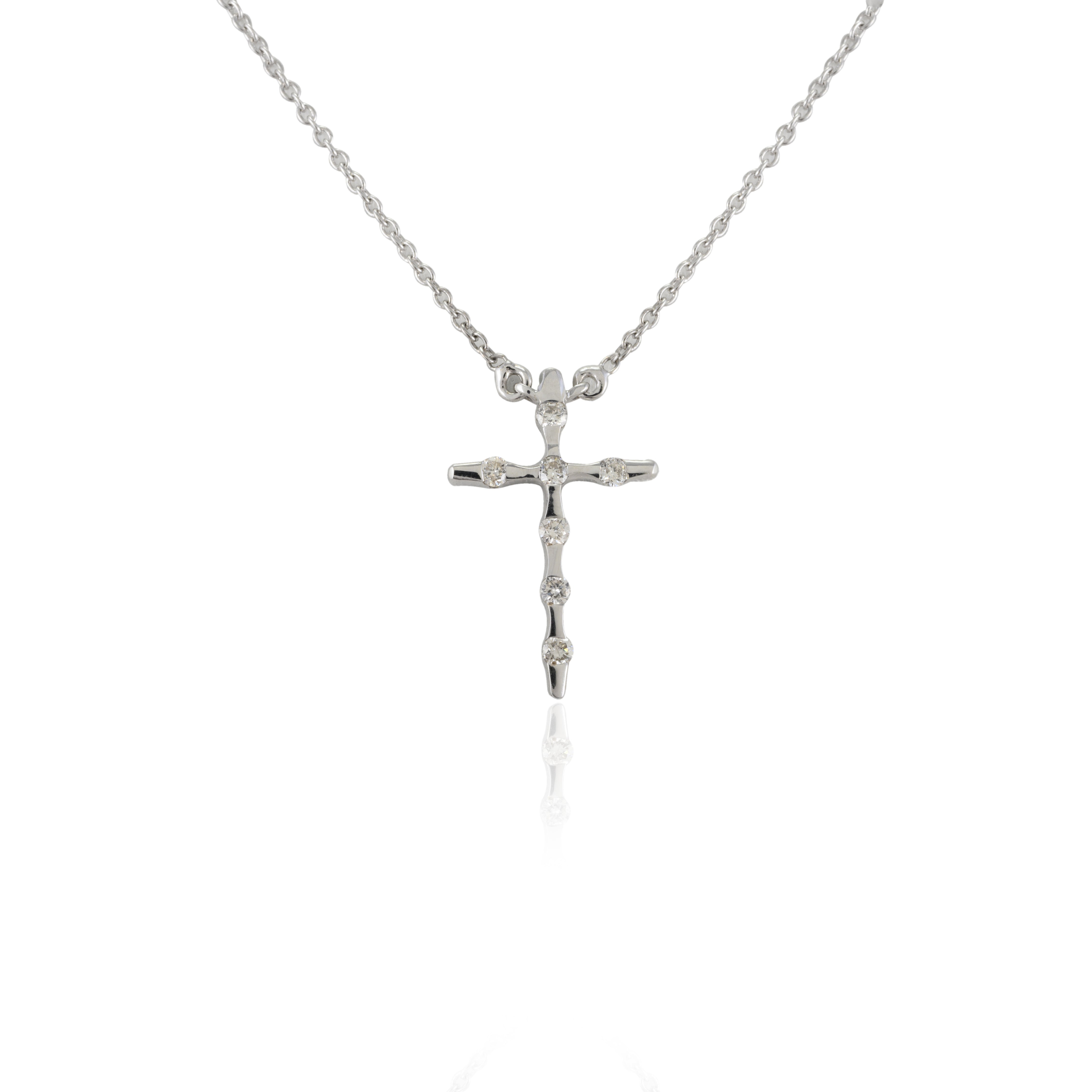 18K Gold Diamond Cross Pendant Necklace