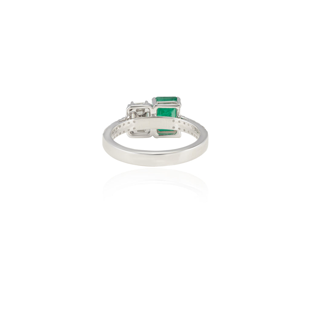 18K Gold Emerald Diamond Wedding Ring Image