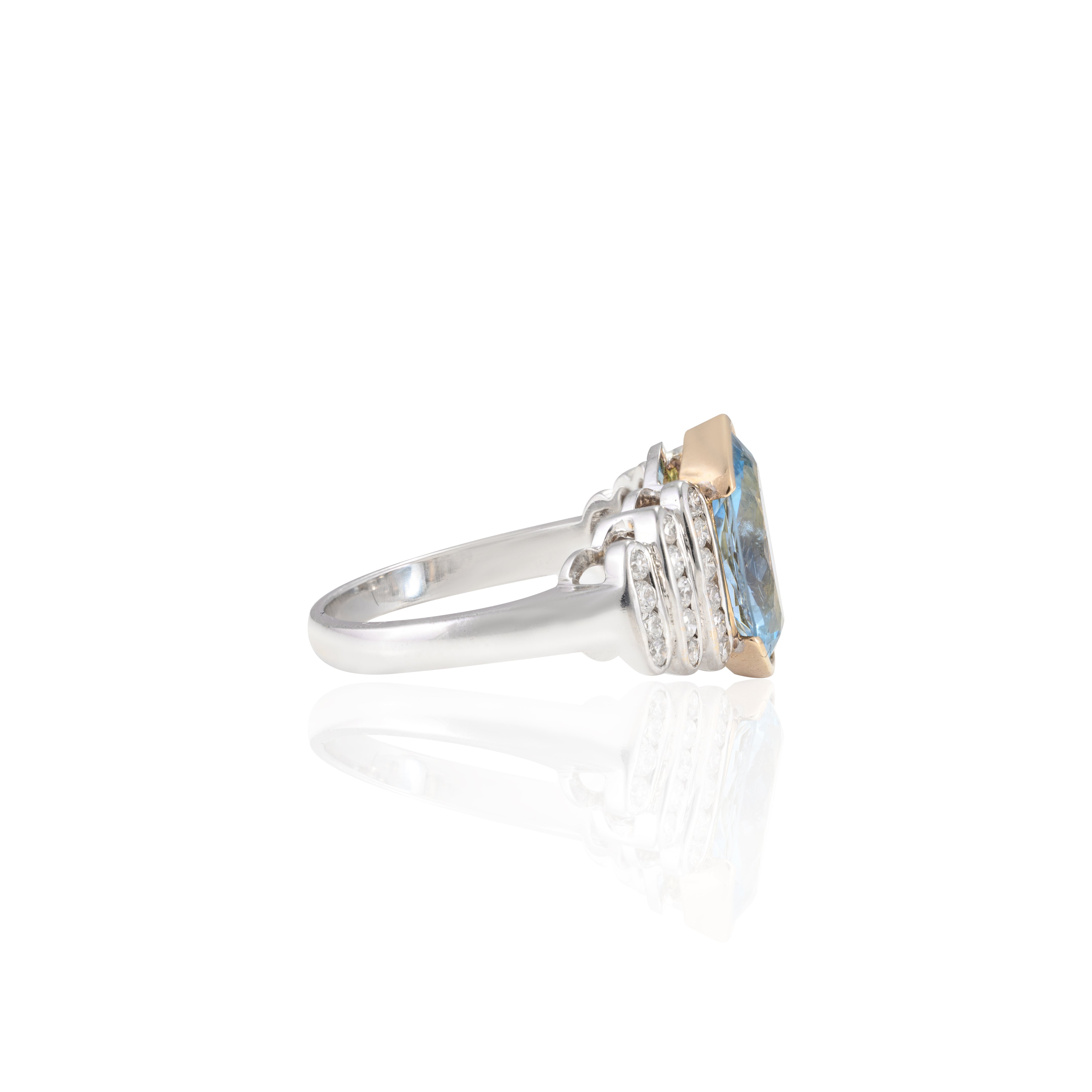 18K Gold Oval Cut Aquamarine Diamond Solitaire Ring