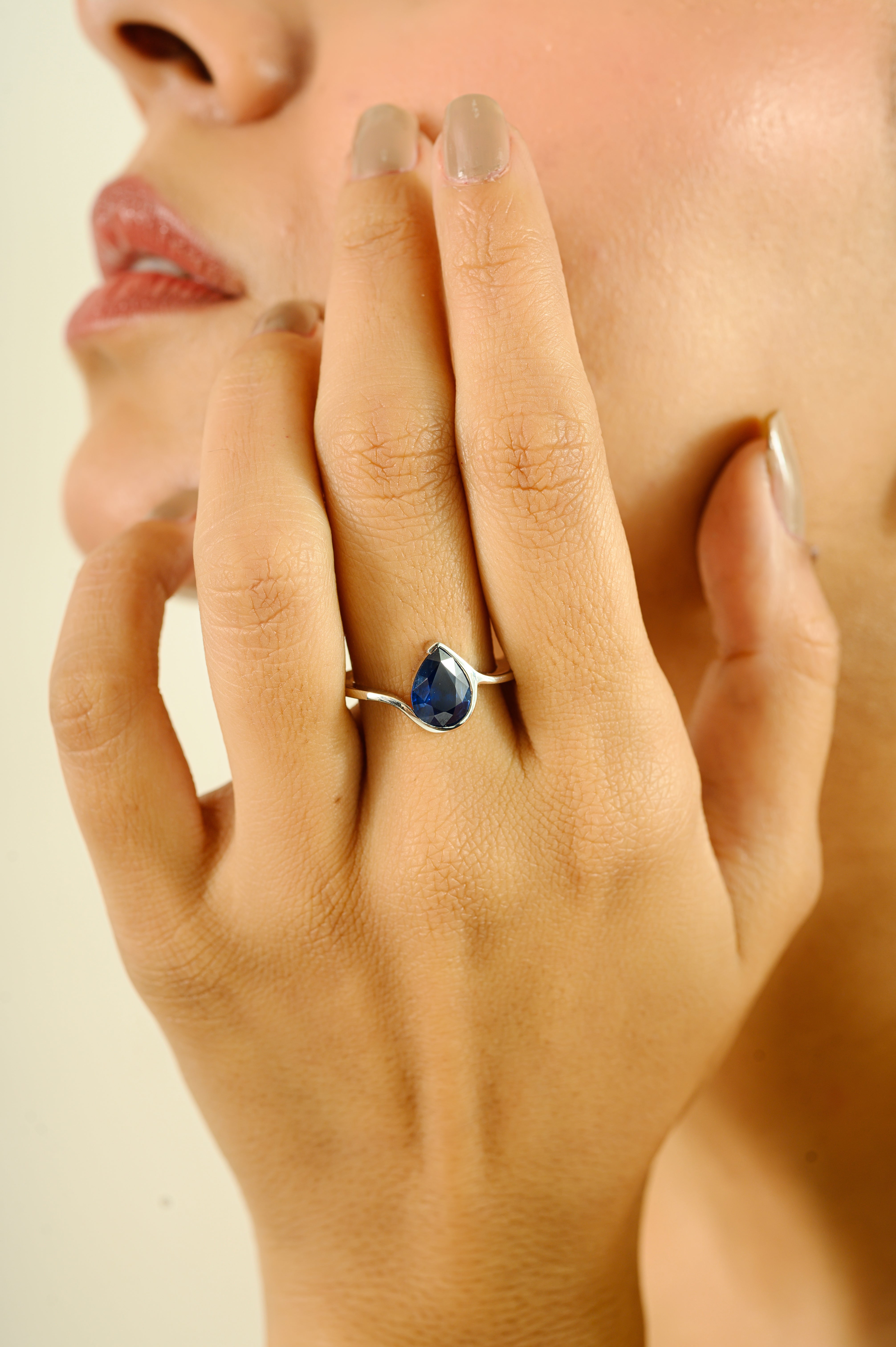 18K Gold Pear Cut Blue Sapphire Solitaire Birthstone Ring