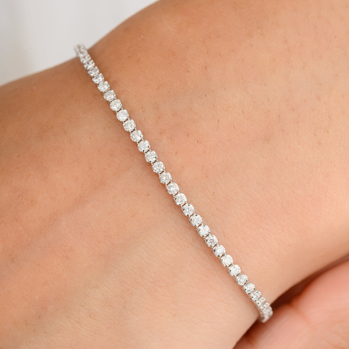 18K White Gold Diamond Sleek Bracelet - vrjewels-us