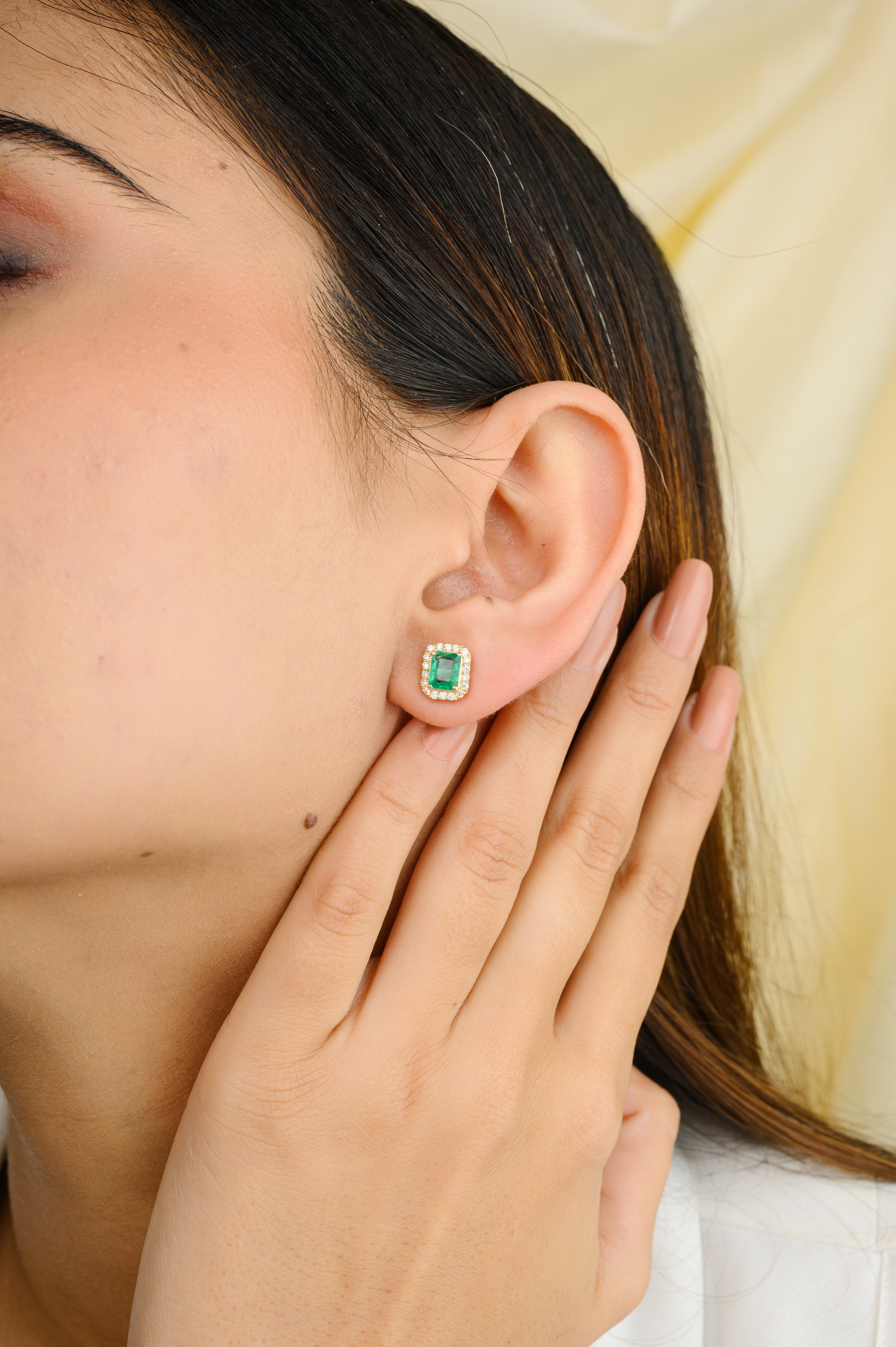 18K Gold Designer Emerald Diamond Earrings