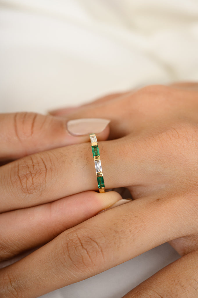 18K Solid Yellow Gold Emerald Diamond Band Ring Image
