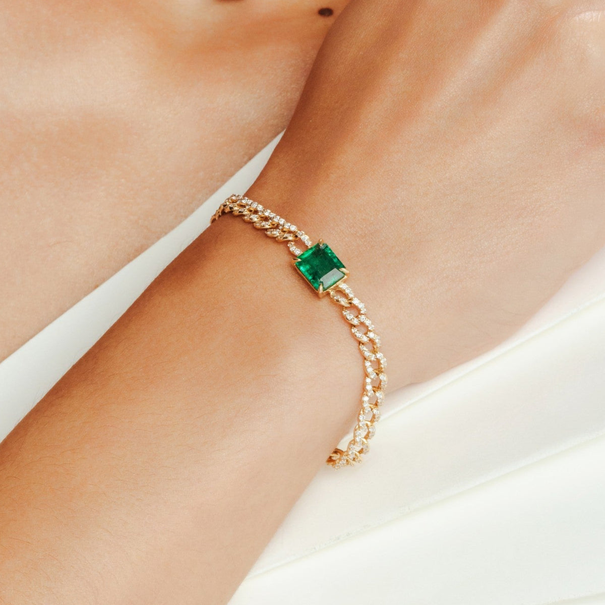 18K Gold Emerald & Diamond Curb Chain Bracelet - vrjewels-us