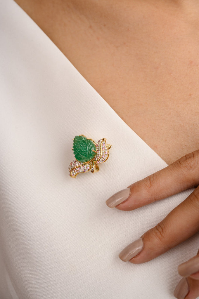 18K Solid Yellow Gold  8.88 Carat Carved Leaf Emerald Brooch Pin Image