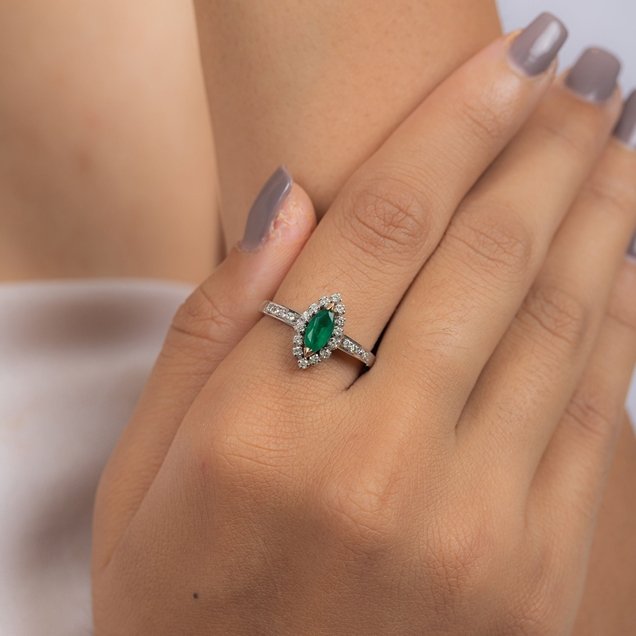 14K White Gold Emerald Ring Image
