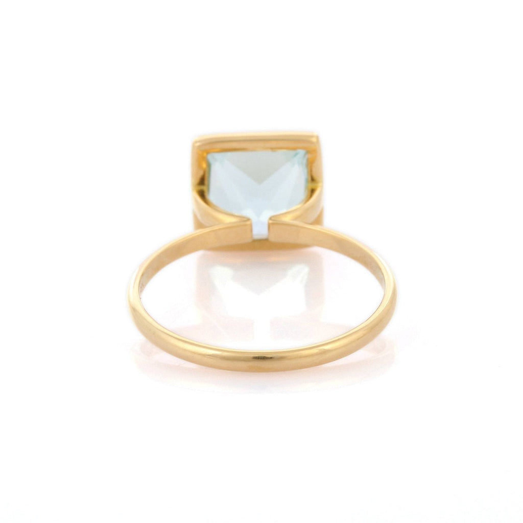 18K Gold Aquamarine Ring Image