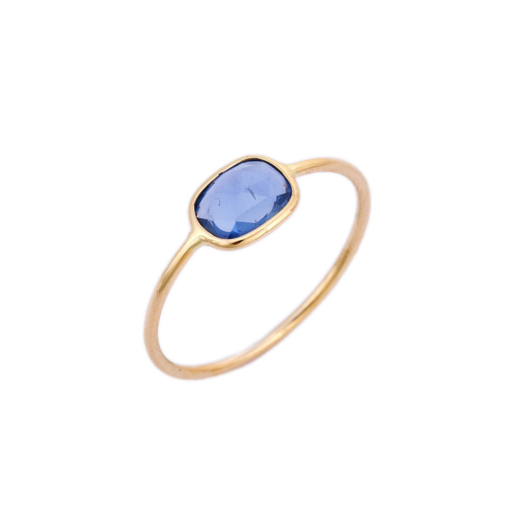 18k gold sapphire ring Image