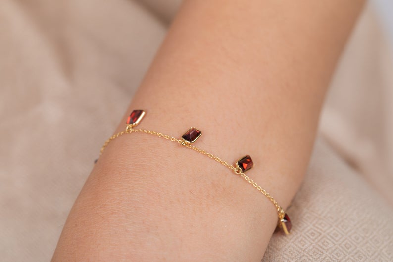 18K Natural Garnet Bracelet Image