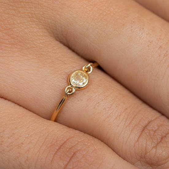 18K Yellow Gold Diamond Ring Image