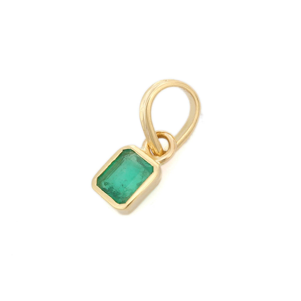 18K Gold Emerald Pendant Image