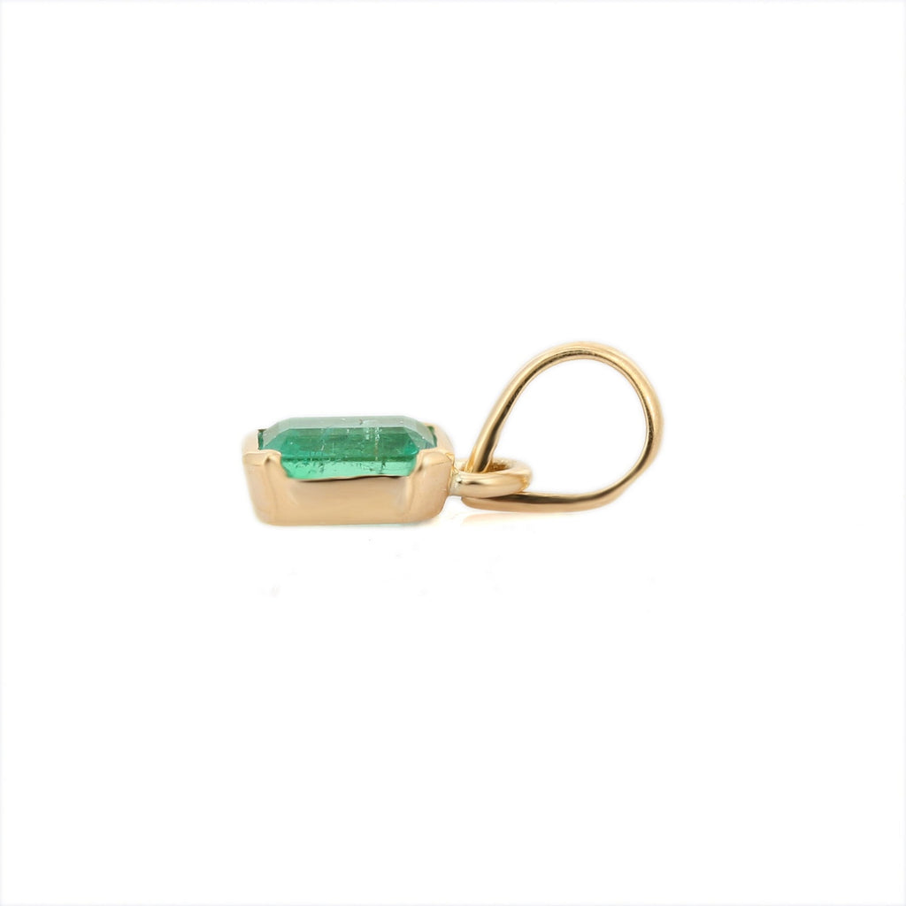 18K Gold Emerald Pendant Image