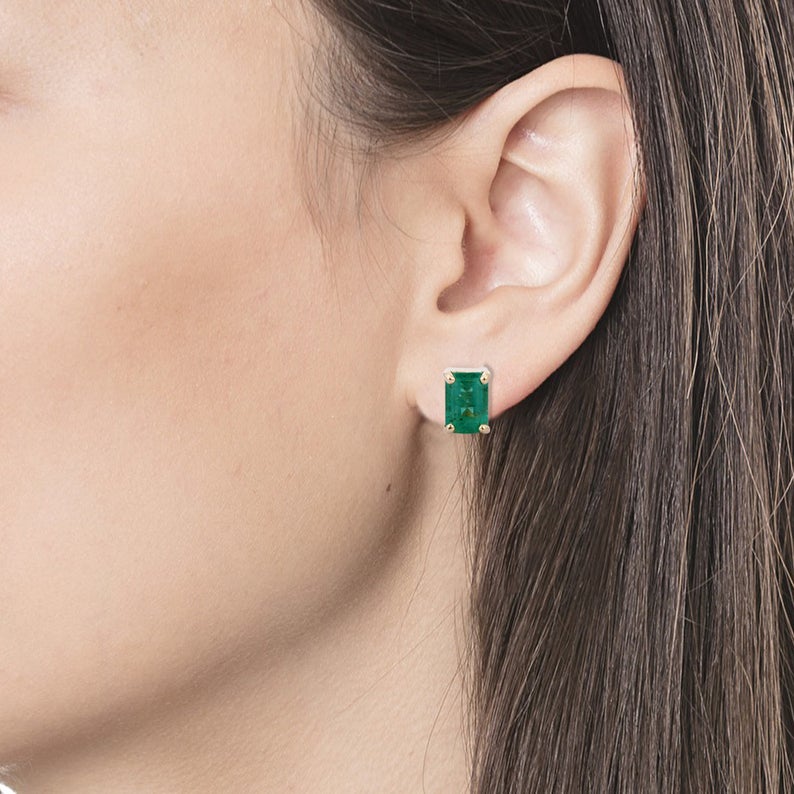 18K Yellow Gold Emerald Stud Earrings Image