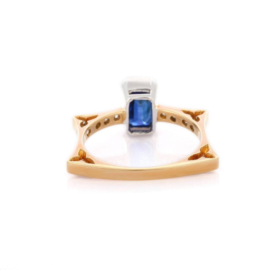 18K Gold Sapphire Statement Ring Image