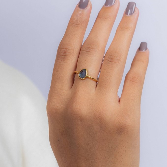 18K Gold Blue Sapphire Ring Image